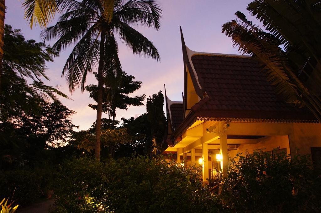 Palm Village Rawai Exteriör bild