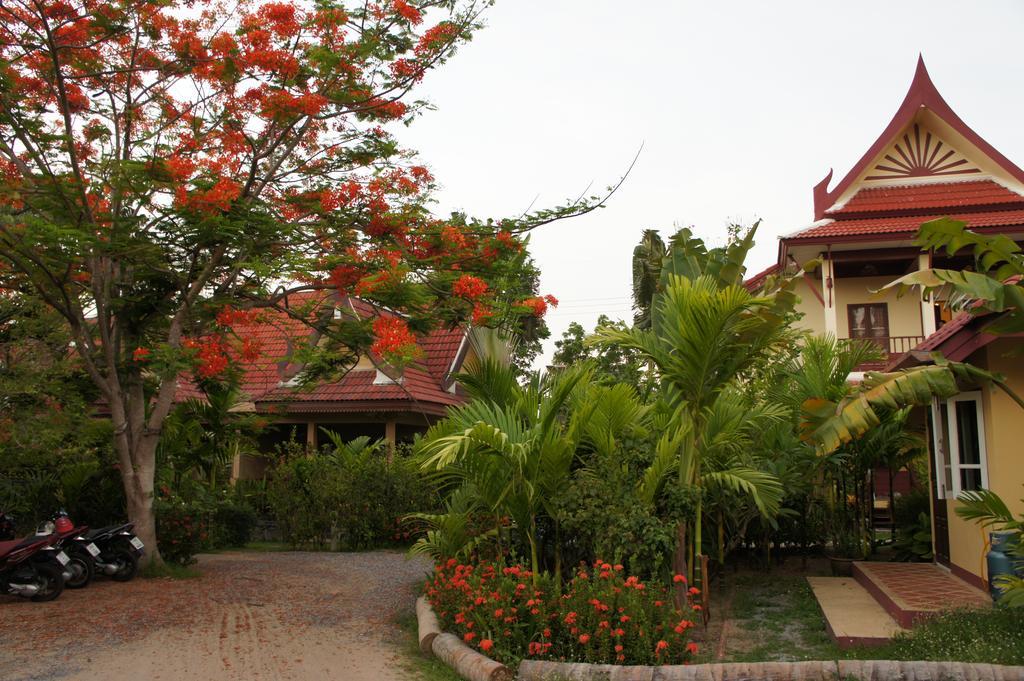 Palm Village Rawai Exteriör bild