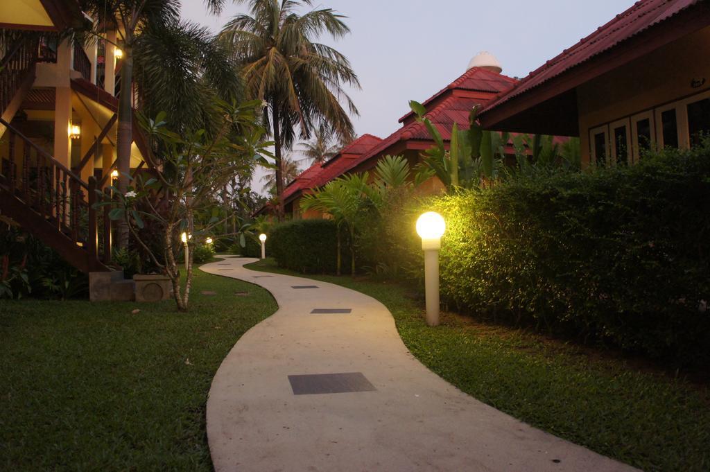 Palm Village Rawai Exteriör bild