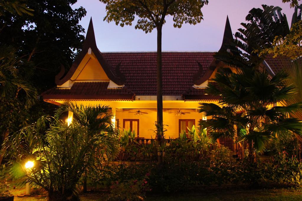 Palm Village Rawai Exteriör bild