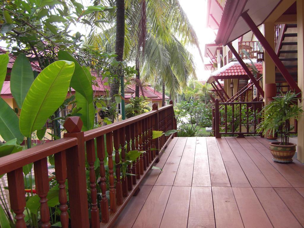 Palm Village Rawai Exteriör bild