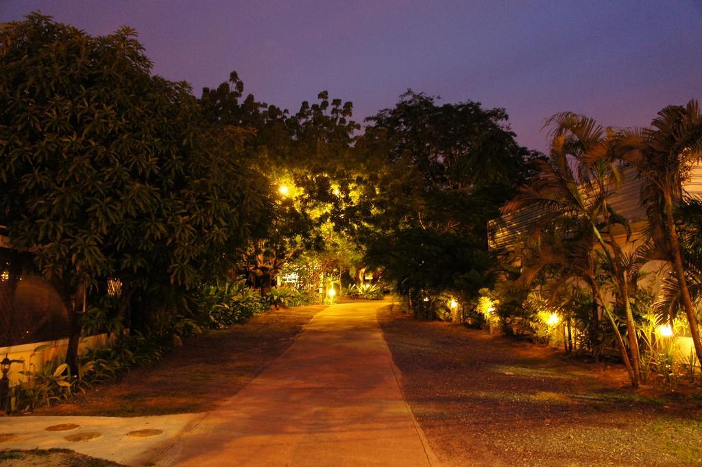 Palm Village Rawai Exteriör bild