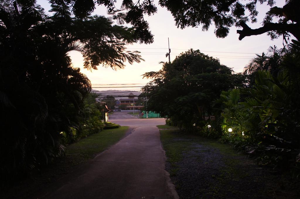 Palm Village Rawai Exteriör bild