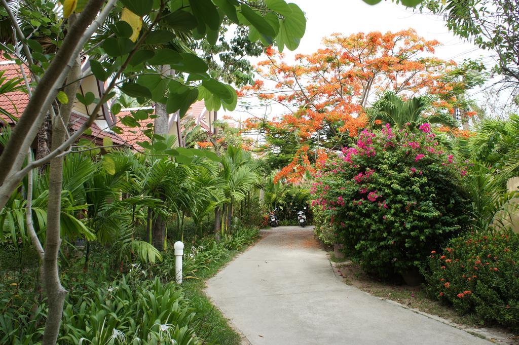 Palm Village Rawai Exteriör bild