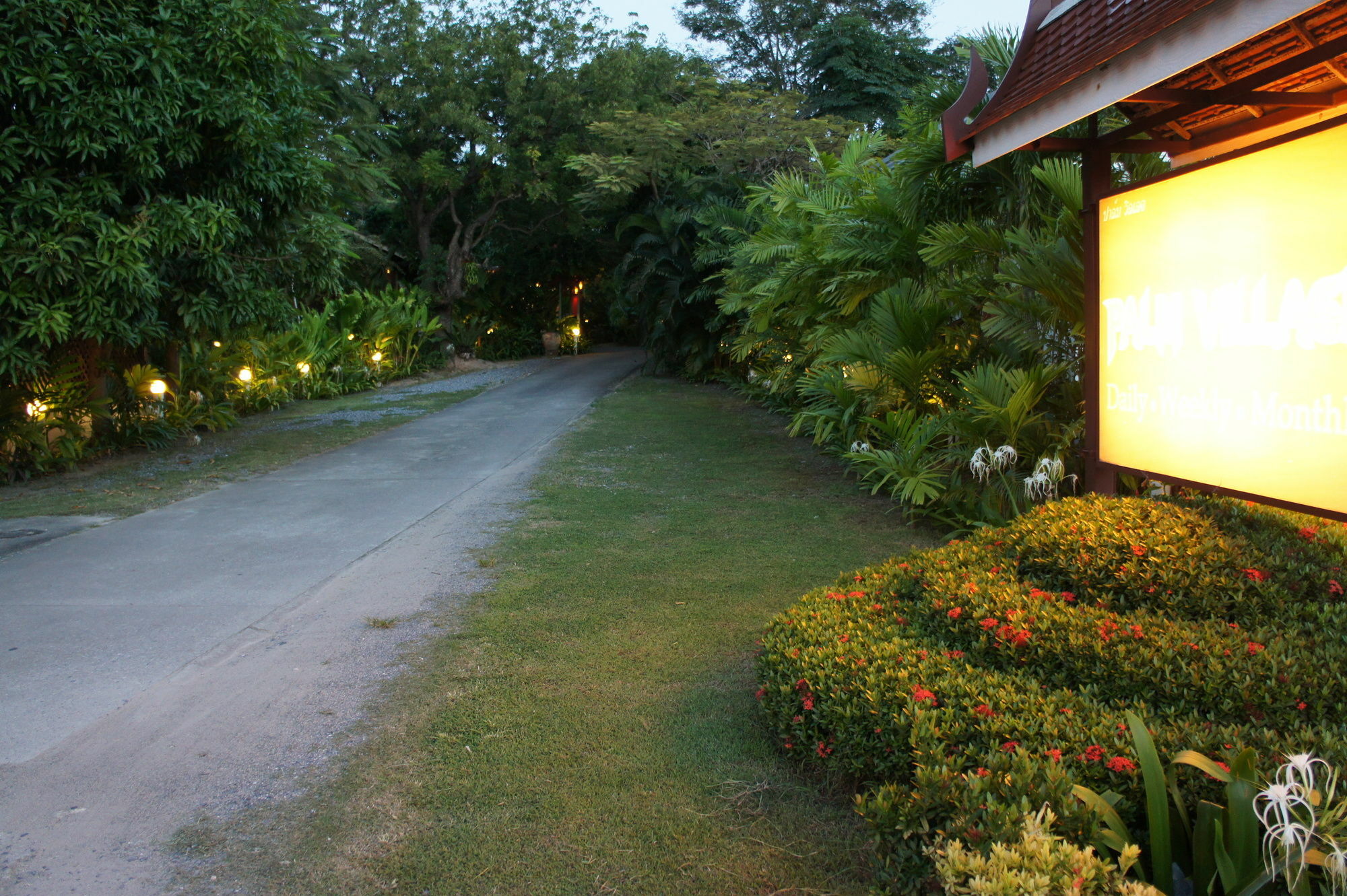 Palm Village Rawai Exteriör bild