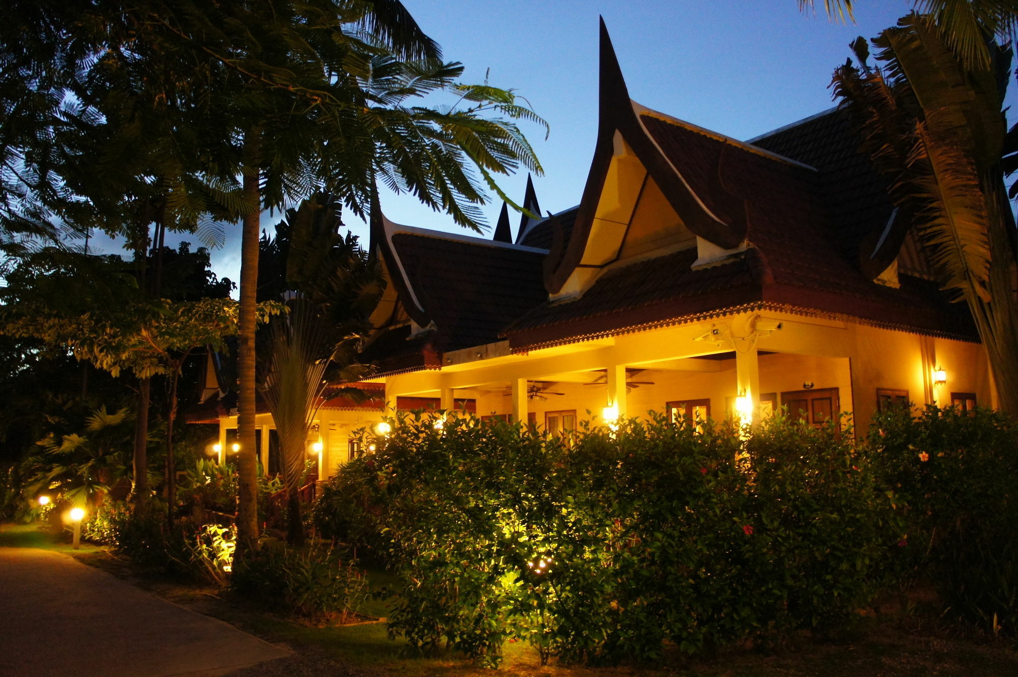 Palm Village Rawai Exteriör bild