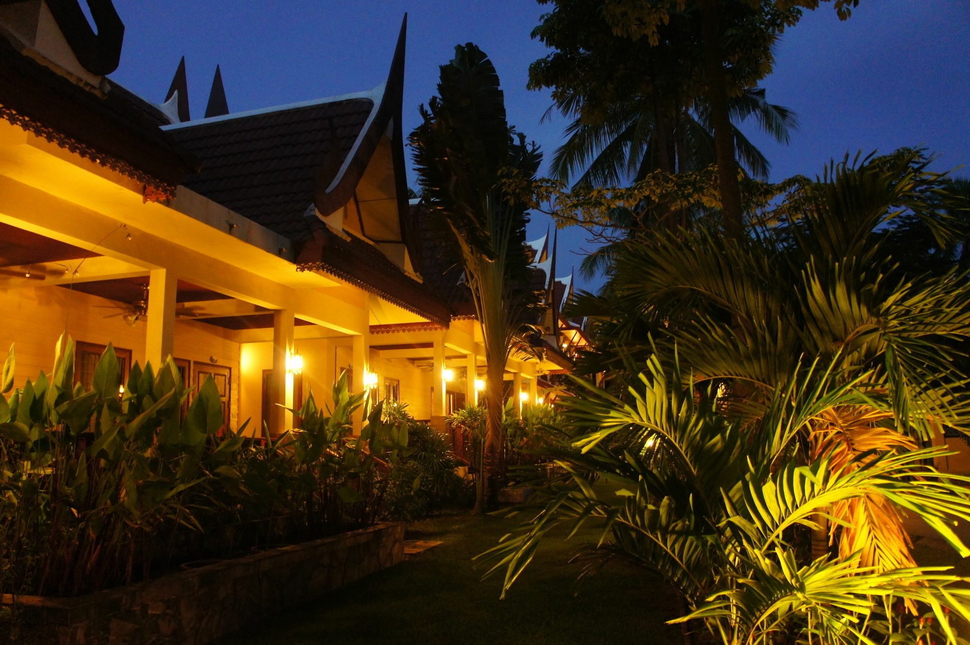 Palm Village Rawai Exteriör bild