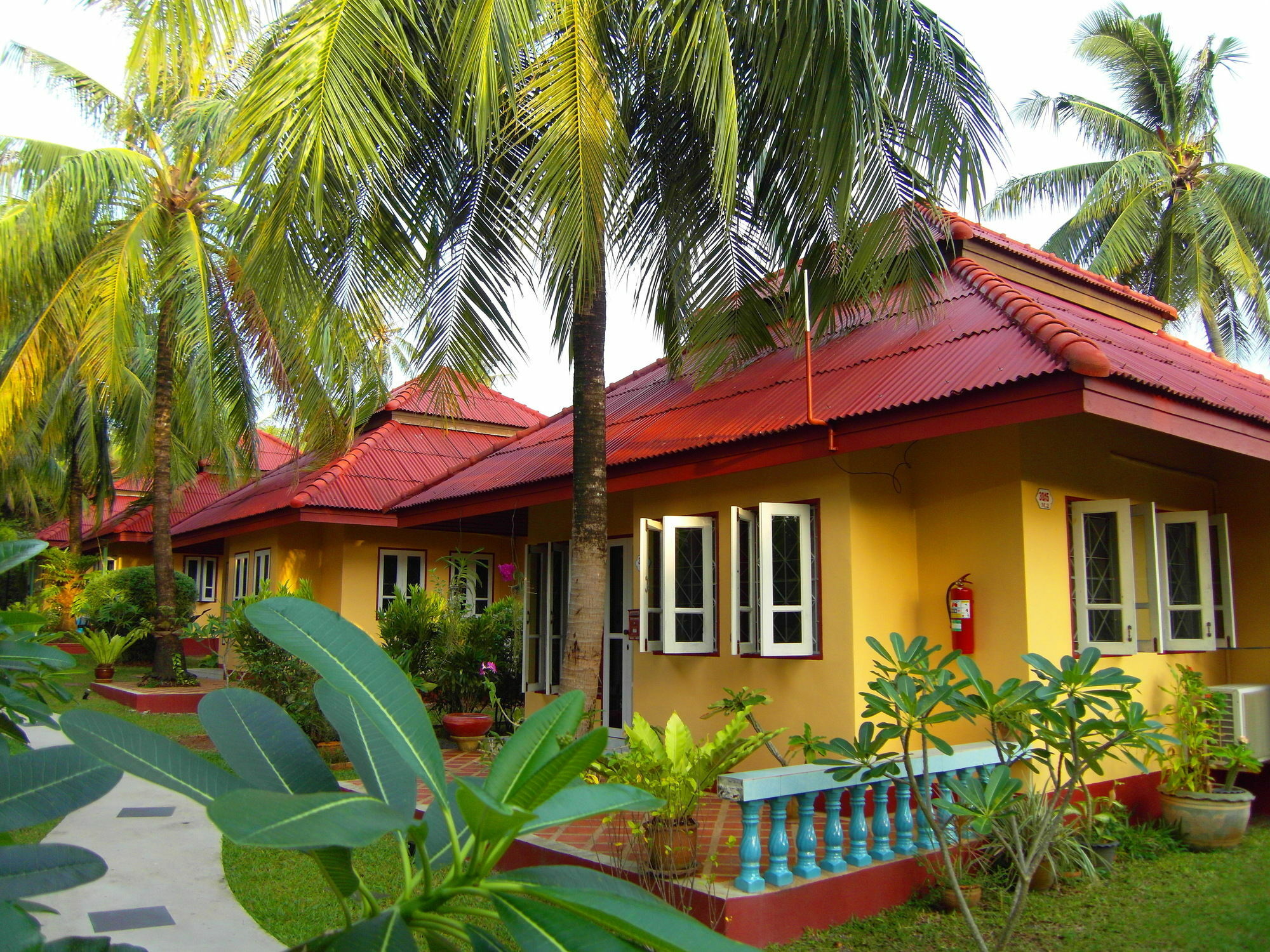 Palm Village Rawai Exteriör bild